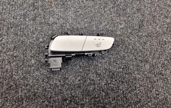Mercedes-Benz C W205 Seat heating switch A2139057502