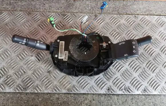 Renault Megane II Tailgate/trunk/boot open switch 820021645027