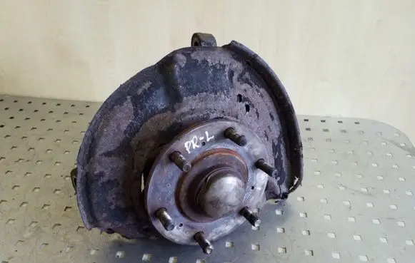 Mitsubishi L200 Front wheel hub