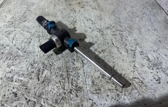 Volvo V40 Fuel pressure sensor 31432653 6087A