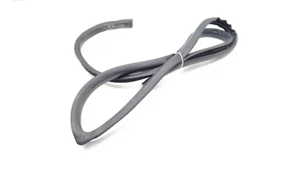 Suzuki Grand Vitara II Front door rubber seal 