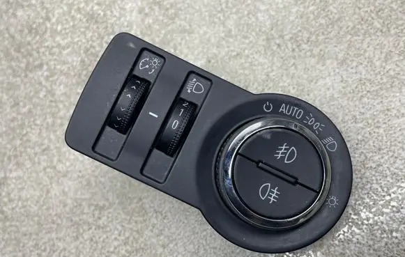 Opel Astra J Light switch 13385636