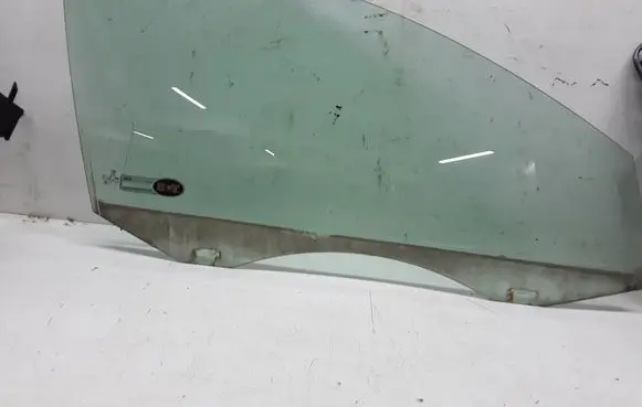 Volkswagen PASSAT B6 Front door window glass four-door 43R00082