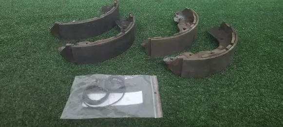 Nissan Navara D40 Handbrake/parking brake pads d4060eb36a