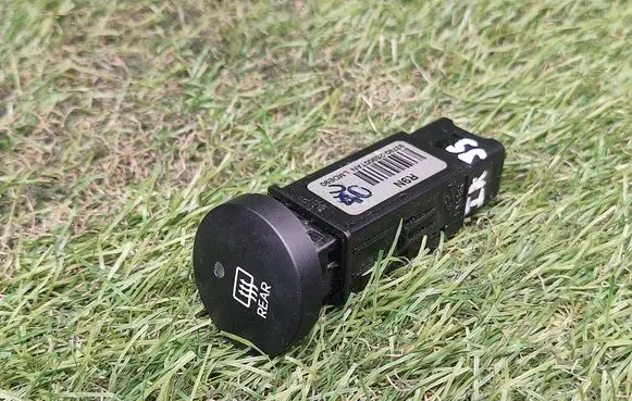 Windscreen/window heater switch