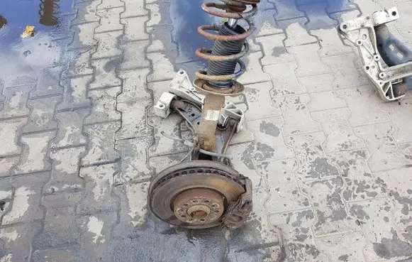 Front wheel hub spindle knuckle