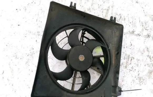 Hyundai Lantra I Radiator cooling fan shroud