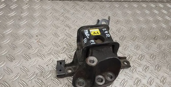 Toyota Yaris Engine mount bracket 