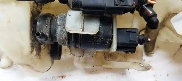 Mercedes-Benz E W211 Windscreen/windshield washer pump