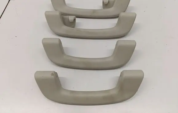 BMW iX1 A set of handles for the ceiling 