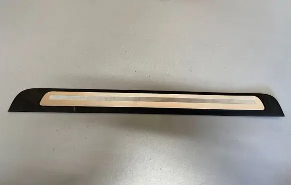 Front sill trim cover
