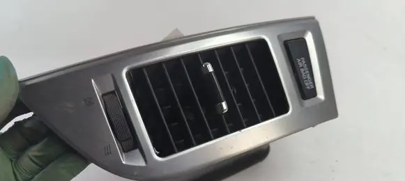 Mitsubishi Pajero Dashboard side air vent grill/cover trim