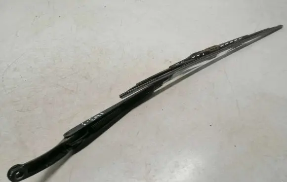 Volvo V70 Front wiper blade arm 8624243 862426