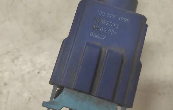 Volkswagen Polo IV 9N3 Clutch pedal sensor J0927189F 19322013