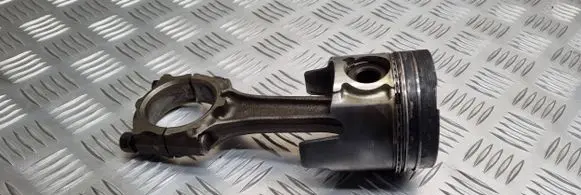 Opel Astra G Piston with connecting rod