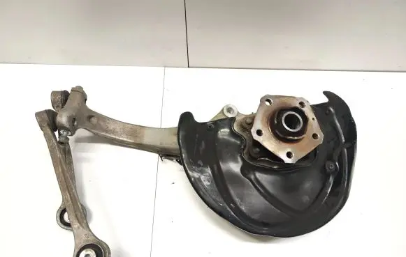 Audi Q7 4M Front wheel hub spindle knuckle 4m0407599