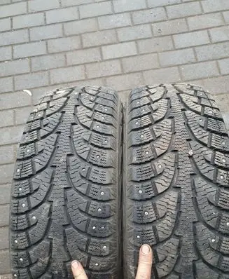 Mercedes-Benz C W203 R17 winter/snow tires with studs 22565R17