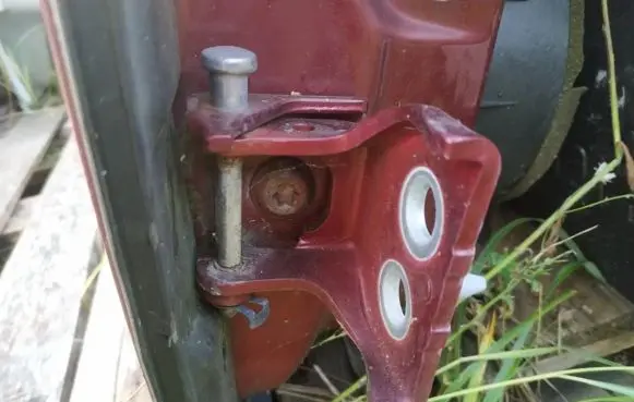 Front door upper hinge