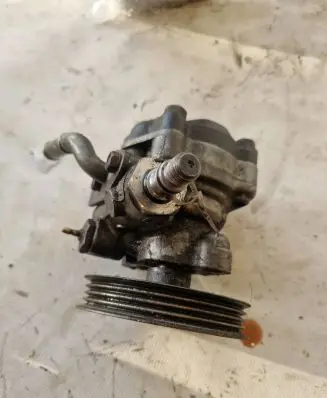 Mitsubishi Pajero Power steering pump