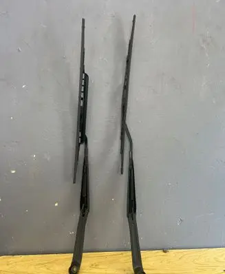 Suzuki Grand Vitara II Windshield/front glass wiper blade 