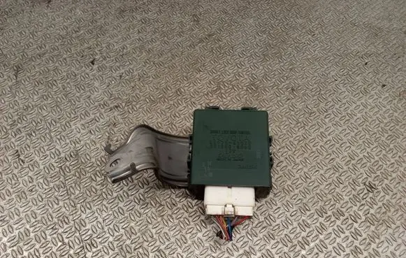 Lexus IS 220D-250-350 Door control unit/module 8597053030