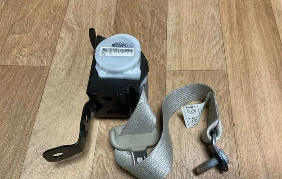 Opel Insignia A Rear seatbelt 13288435 M203 92022009