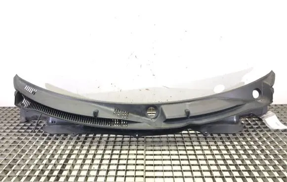 Suzuki Swift II Wiper trim