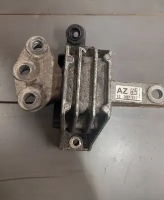 Opel Insignia A Engine mount bracket 13227717