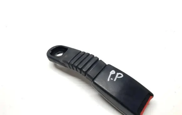 Hyundai Accent Front seatbelt buckle 950817