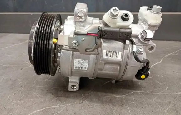 Mercedes-Benz C W205 Air conditioning (A/C) compressor (pump) A0008304402