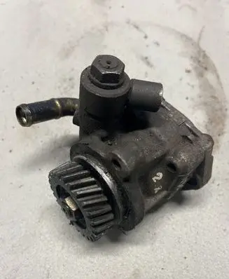 Mitsubishi Pajero Power steering pump