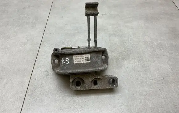 Volkswagen Golf VII Engine mount bracket 5Q0199262DB