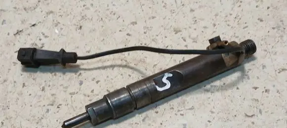 Volkswagen Sharan Fuel injector 028130201J