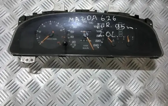 Mazda 626 Speedometer (instrument cluster)