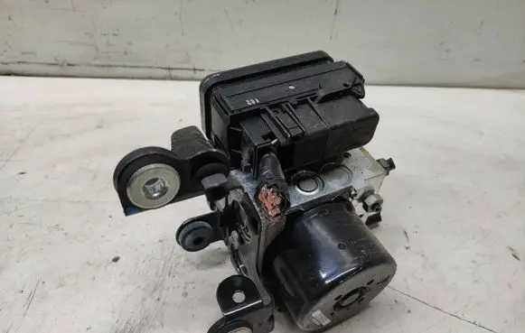 Volvo XC60 ABS Pump 31329137