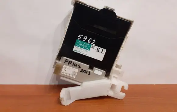 Toyota Prius (XW30) Fuse box set 8273047510 8922147290