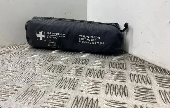 Mercedes-Benz E W211 First aid kit A2118600250