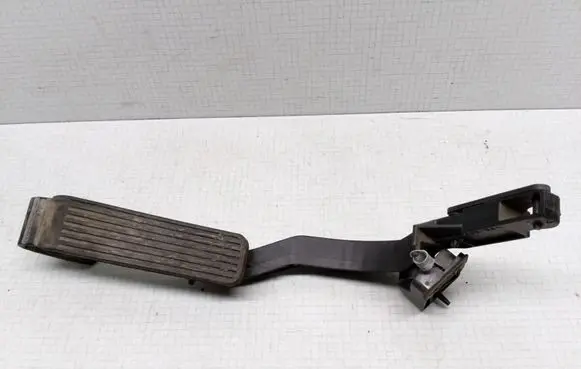 Mercedes-Benz C W202 Accelerator throttle pedal 2203010001