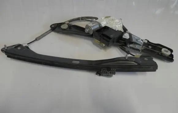 Volkswagen Jetta VI Front door window regulator motor 3C0959793C