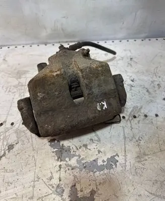 Volkswagen PASSAT B6 Front brake caliper
