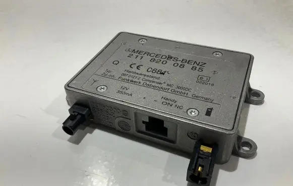 Mercedes-Benz ML W164 Antenna control unit 2118200885 A2118200885