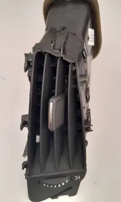 Rear air vent grill