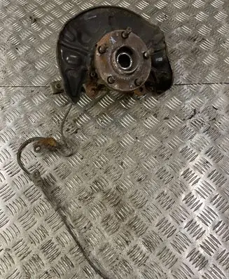 Toyota Corolla Verso AR10 Front wheel hub