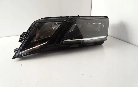 Skoda Octavia Mk3 (5E) Headlight/headlamp 5e1941015d