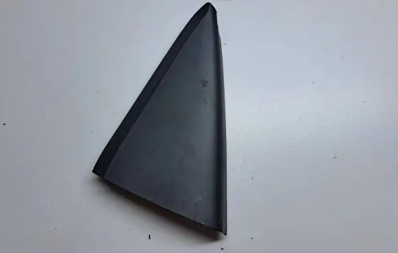Toyota Yaris Rear door window/glass frame 6767405030