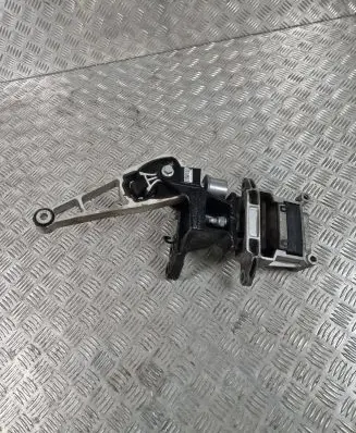 Land Rover Discovery Sport Engine mount bracket L8D26P096AA