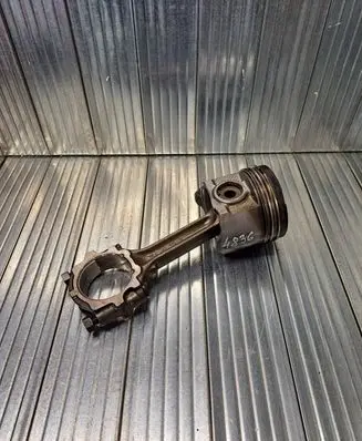 Nissan X-Trail T30 Piston with connecting rod