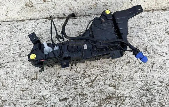 Peugeot 5008 II AdBlue liquid reservoir 9833308380