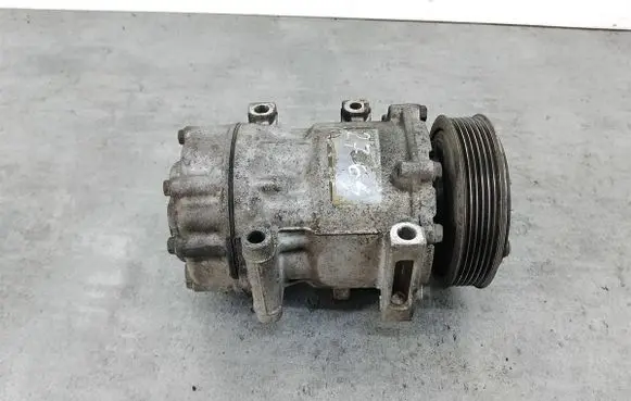 Volvo V50 Air conditioning (A/C) compressor (pump) 