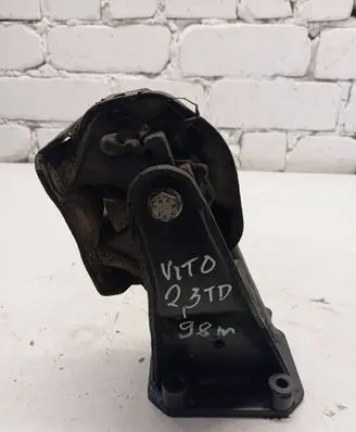 Mercedes-Benz Vito Viano W638 Engine mount bracket A6011402070